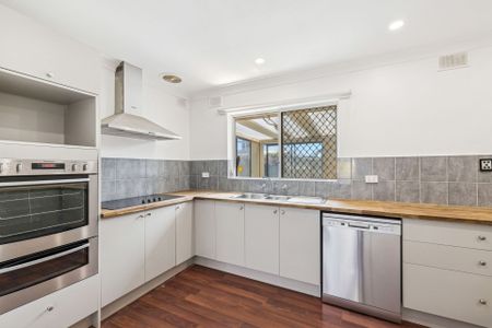 Family Home with Pool, Solar Power & Spacious Living - Photo 2