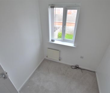 3 bedroom house - semi-detached to rent - Photo 2