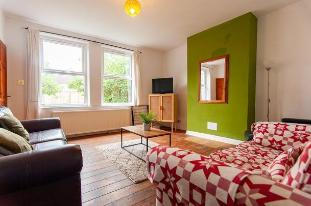 4 bedroom semi-detached house to rent - Photo 1