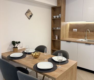 Închiriere Apartament 3 camere, 2 băi, terasă + Parcare | Cortina Nort - Photo 4