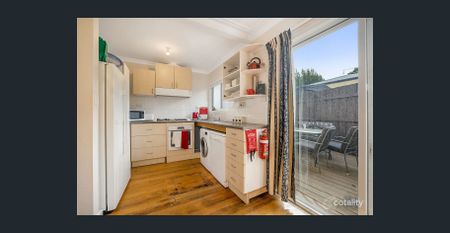 Rooming house near Deakin University - Photo 3