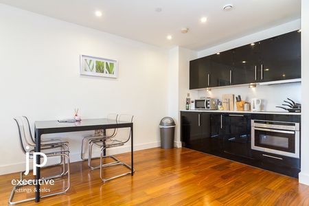 Cardiff, CF10 1BL - Photo 2