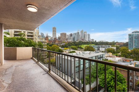 Two-Bedroom Apartment with City Views - Photo 2