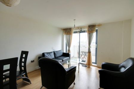 2 bedroom flat to rent - Photo 2