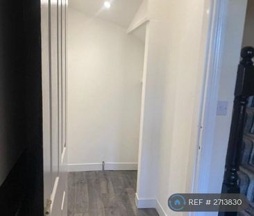 3 bedroom end of terrace house to rent - Photo 6