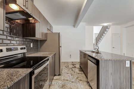 Detached Home For Lease | S8118974 - Photo 4