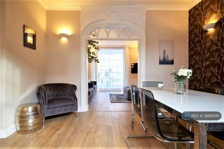 2 bedroom maisonette to rent - Photo 4