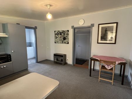 NEAT & TIDY STUDIO LIVING ! - Photo 5