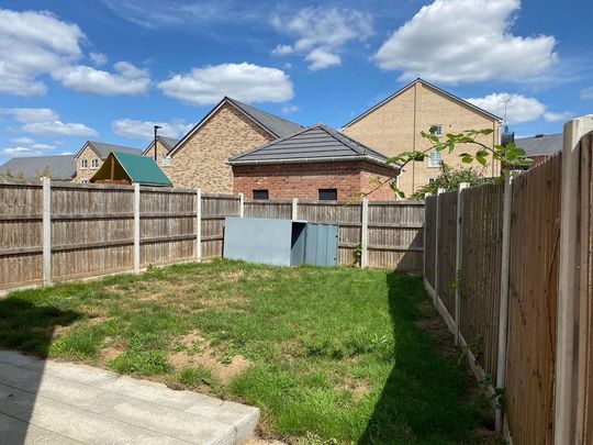 4 bedroom semi-detached house to rent - Photo 1