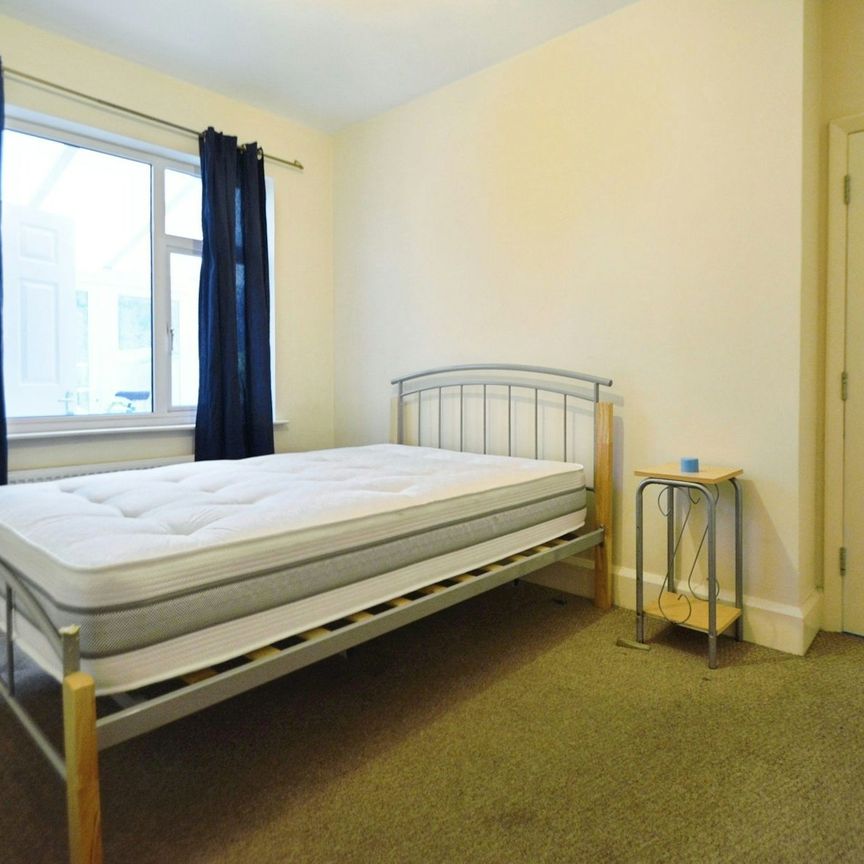 House share to rent on - Photo 1
