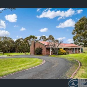 Spacious Four Bedroom Home - Photo 2