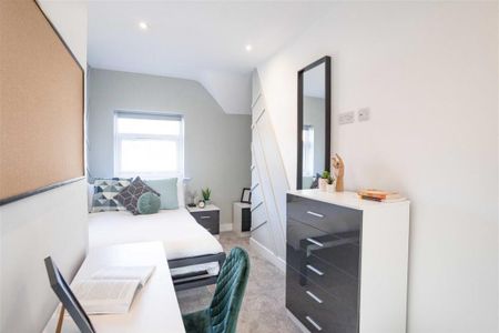 6 bedroom terraced house to rent - Photo 2