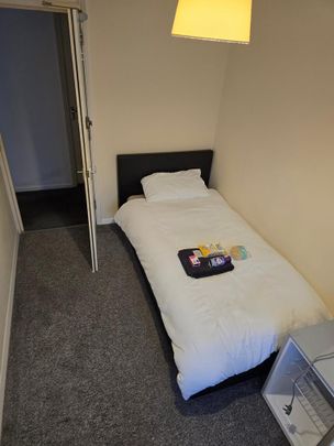 1 bedroom in a house share to rent - Photo 1