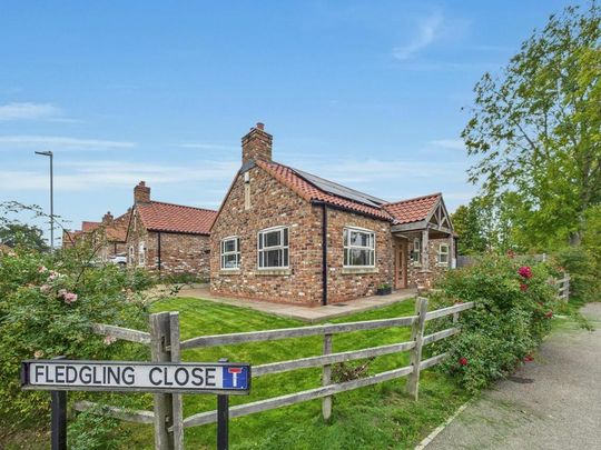 2 bedroom detached bungalow to rent - Photo 1