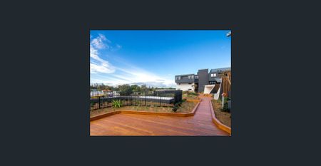 Contemporary North East Facing Residence With Large Balcony - Eve - Photo 4