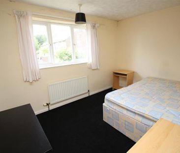 3 bedroom end of terrace house to rent - Photo 6
