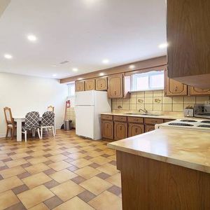 Lower-99Stilecroft Dr | Spacious 2-Bedroom Apartment | Renovated - Photo 2