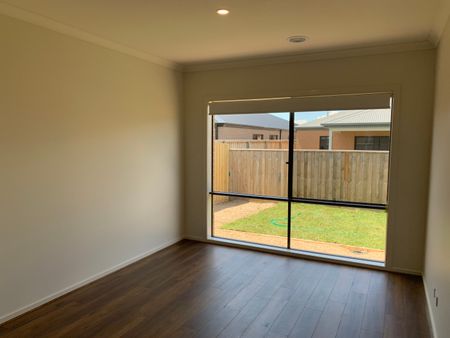 16 Shipstern Street, Armstrong Creek VIC 3217 - House For Rent | Domain - Photo 3