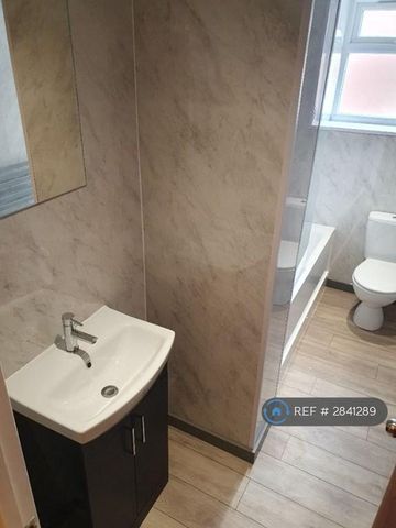 3 bedroom flat to rent - Photo 5