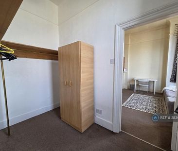 1 bedroom in a house share to rent - Photo 6