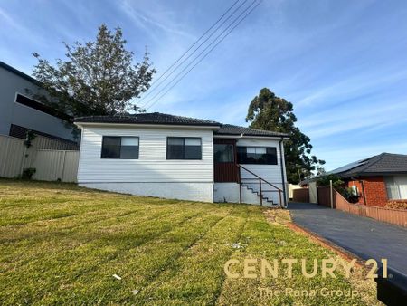 Beautifully Renovated 3-Bedroom Home Just a Short Walk from Toongabbie Station - Photo 2