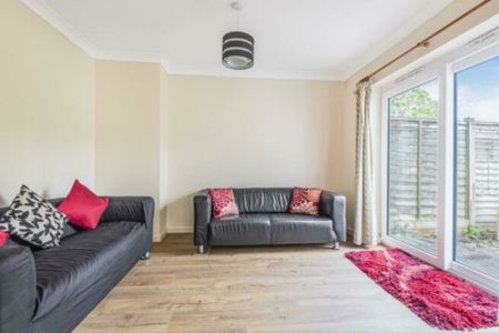 5 bedroom Semi-detached house to rent - Photo 2