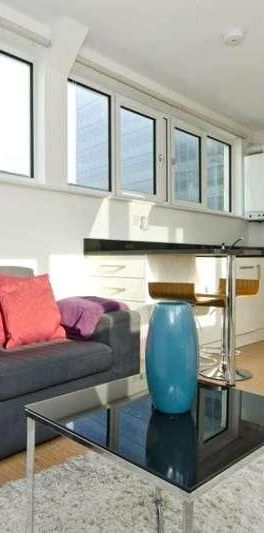 Whitechapel High Street, London, E1 - Photo 1