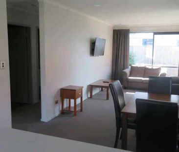 Fully Furnished Townhouse Opposite Waikato University - Photo 1