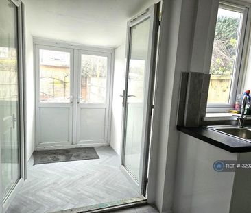 4 bedroom terraced house to rent - Photo 6