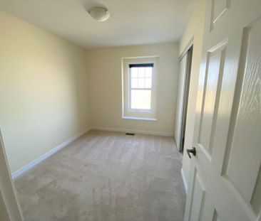 For Lease - 2710 Burkholder Drive, Pickering, Ontario - Photo 5