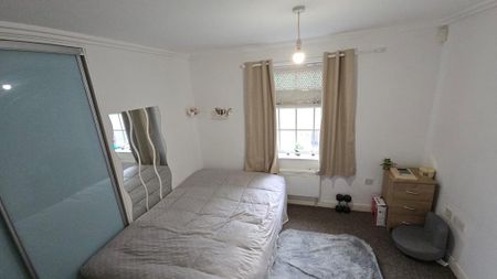 2 bedroom flat to rent - Photo 2
