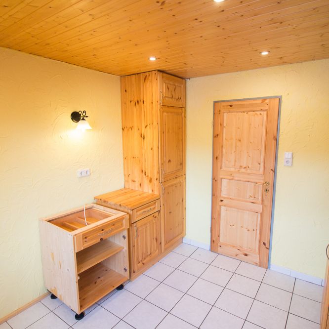 Schöne 4 ZKB Dachgeschosswohnung mit EBK, Badewanne & Stauboden im beliebten Schortens-Roffhausen - Photo 1