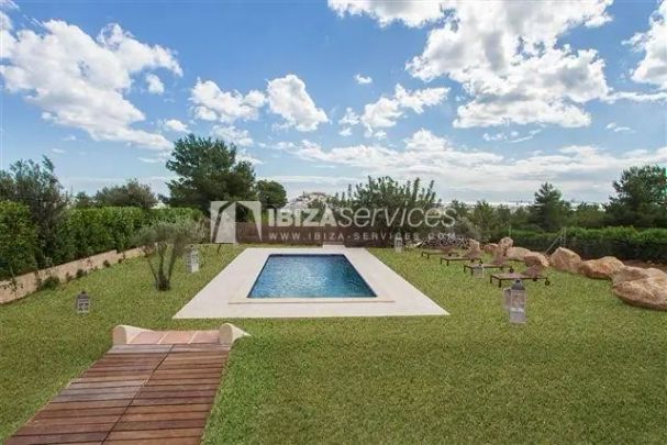 Rent a villa near the center of Ibiza. - Photo 1