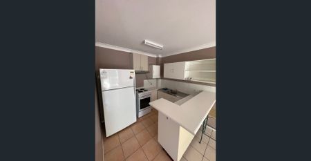 Chevron Island! 2 bedroom Air conditioned Apartment - Photo 2