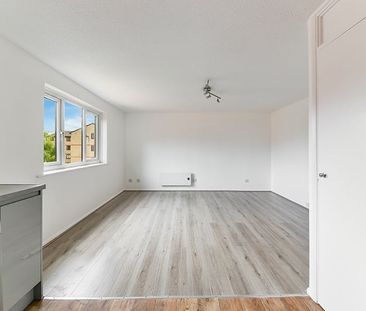 2 Bed Flat, Henderson Court, SE14 - Photo 1