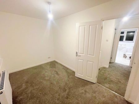 Warnham Gardens, Bexhill-on-Sea, East Sussex - Photo 3