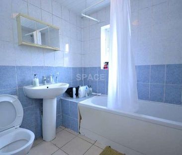 St Edwards Road, Reading, Berkshire, RG6 - Photo 4