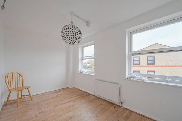 3 bedroom flat to rent - Photo 1