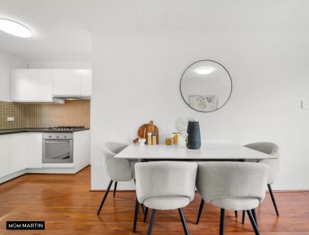 MGM MARTIN - TOP FLOOR TWO BEDROOM APARTMENT WITH LOCK-UP GARAGE - Photo 5