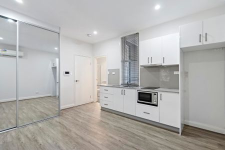 Private Studio in Prime Location - Photo 3