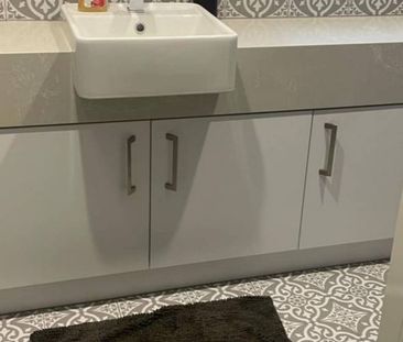 Beautiful Modern 2 bedroom and 2 bathroom apartment - TUART HILL - Photo 6