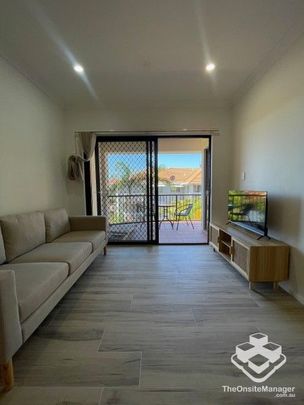 Centrally located, Freshly renovated Apartment! - Photo 1