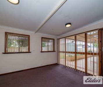 FAMILY HOME WITH CHARACTER - Photo 5