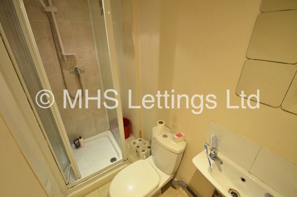 3 Bedroom Mid Terraced House for rent in Beechwood Mount - Photo 1