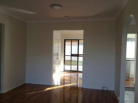 GREAT FAMILY HOME - Photo 2