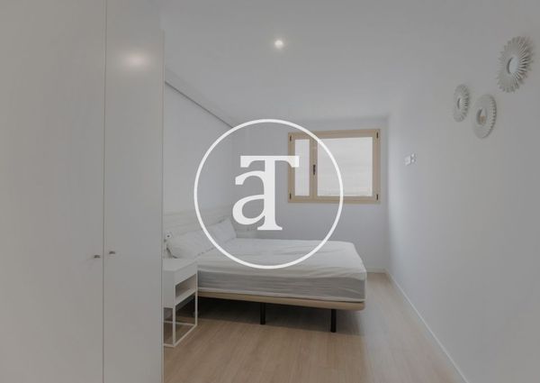 Penthouse apartment for rent with 3 bedrooms, balcony, terrace and 2 bathrooms in Badalona