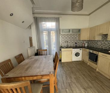 3 bedroom flat to rent - Photo 5