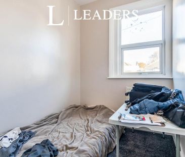 3 bedroom flat to rent - Photo 3