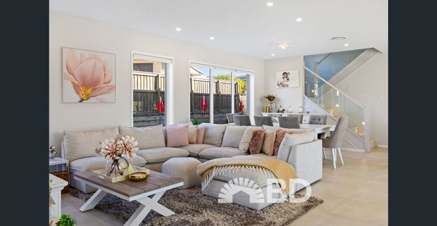 Luxury Living With Private Ensuites for All - Photo 1