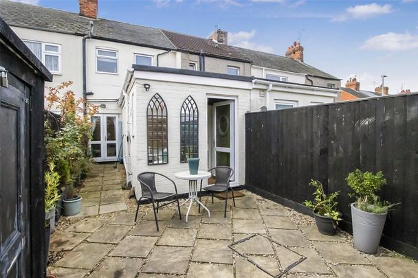 2 bedroom terraced house to rent - Photo 1